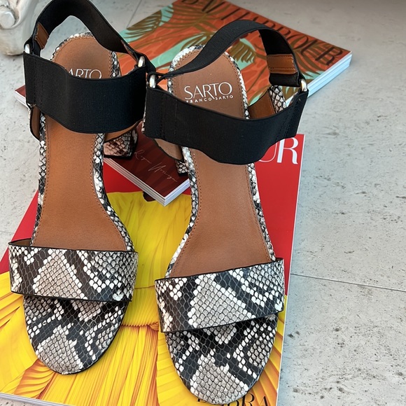 Snakeskin embossed heels with elastic straps - Picture 3 of 4